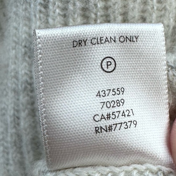 Ann Taylor 100% Cashmere Cold Shoulder Wide Sleeve Sweater Sz M - Picture 10 of 15